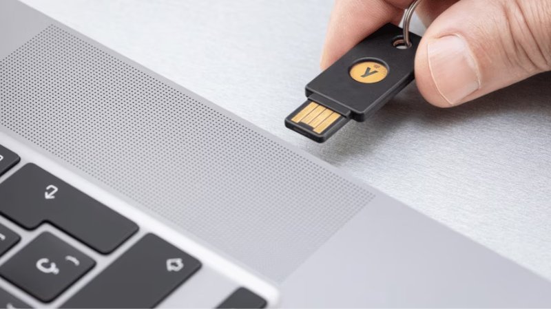 OpenAI rafforza la sicurezza di ChatGPT con chiavi hardware