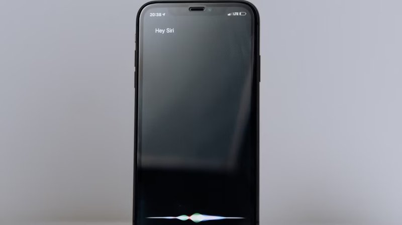 Siri in iOS 27: controllo sulla cronologia chat e implicazioni per la sovranità dei dati