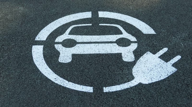 Dazi e supply chain: la lezione del mercato EV per l'infrastruttura AI on-premise