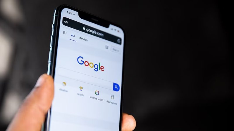 Google AI Overviews e l'impatto sui publisher: un calo del 58% nei click