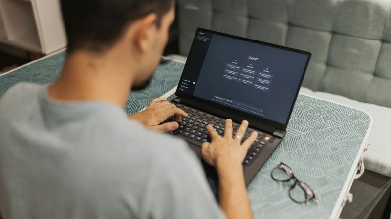 L'intelligenza artificiale ridefinisce il mercato del lavoro: emergono nuove figure professionali