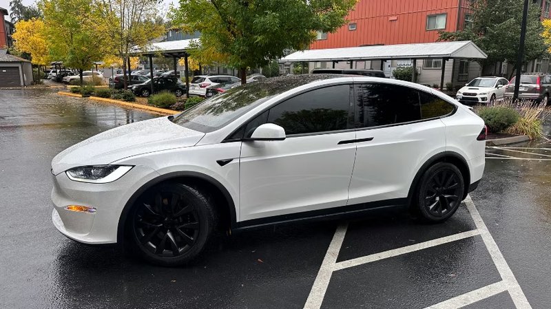 Tesla e Waymo in Texas: il divario nelle flotte di robotaxi è ufficiale
