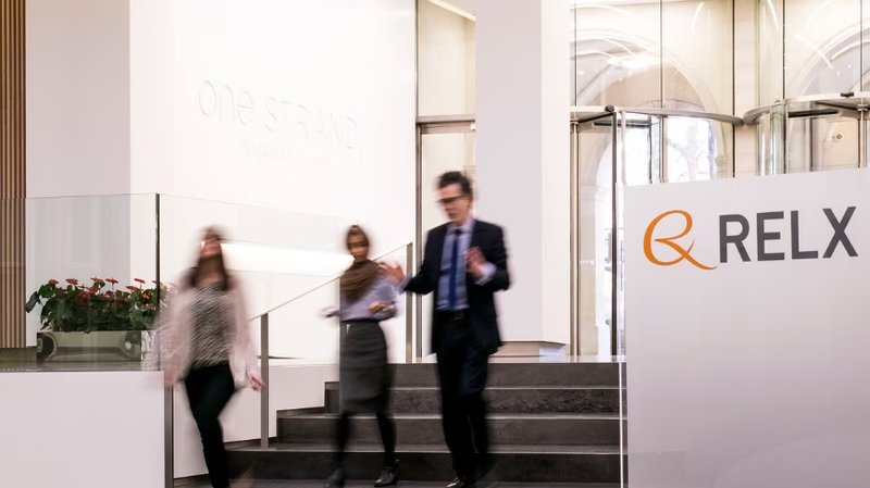 RELX alimenta il buyback, la macchina dei ricavi ricorrenti si rafforza