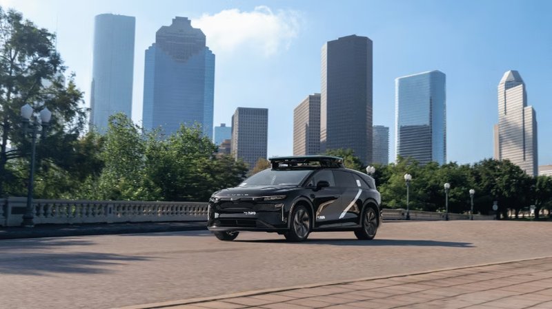 Uber espande il servizio robotaxi a Houston con Lucid e Nuro