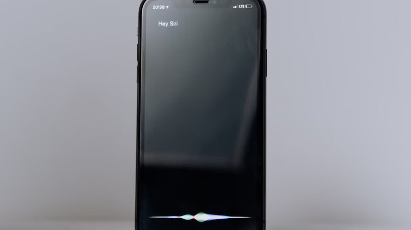 Apple e l'integrazione silenziosa di LLM di terze parti in Siri su iOS 27