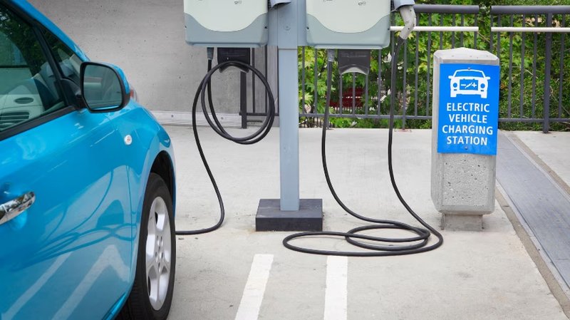 La Cina punta a veicoli elettrici più leggeri: la sfida di peso e dimensioni