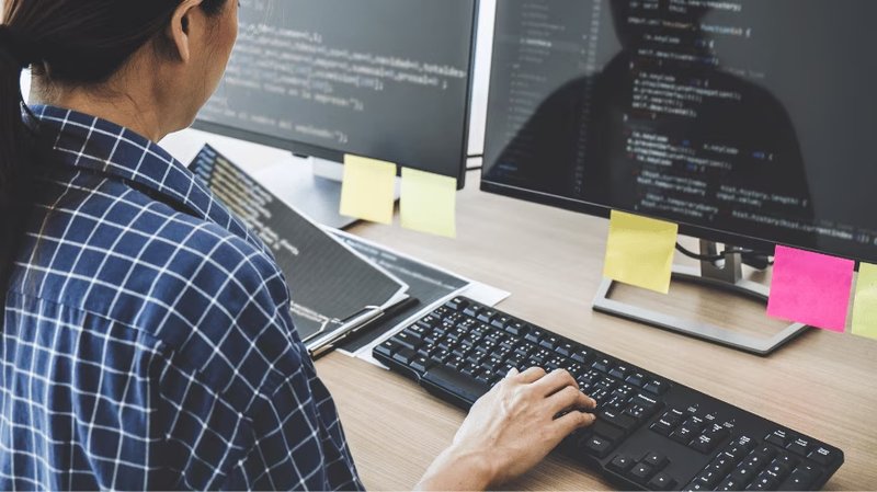 La bolletta dell’AI coding supererà lo stipendio dello sviluppatore entro il 2028