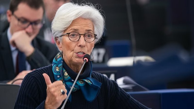 Lagarde (BCE): L'IA minaccia la stabilità finanziaria, serve governance globale