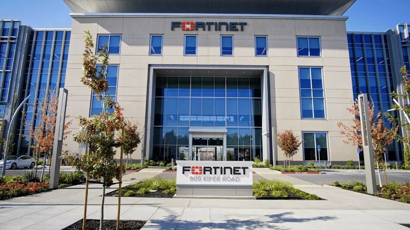 Fortinet: 75.000 firewall compromessi da credenziali rubate, non zero-day