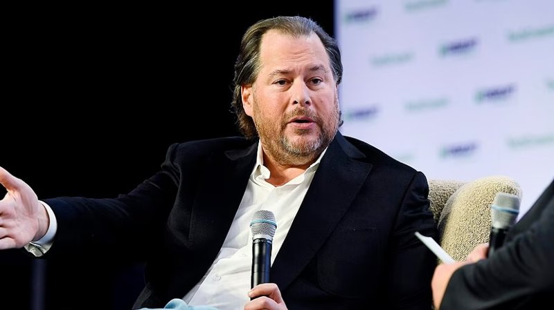 Perché Salesforce promuove un concorrente AI su Slack? La strategia che confonde i dipendenti
