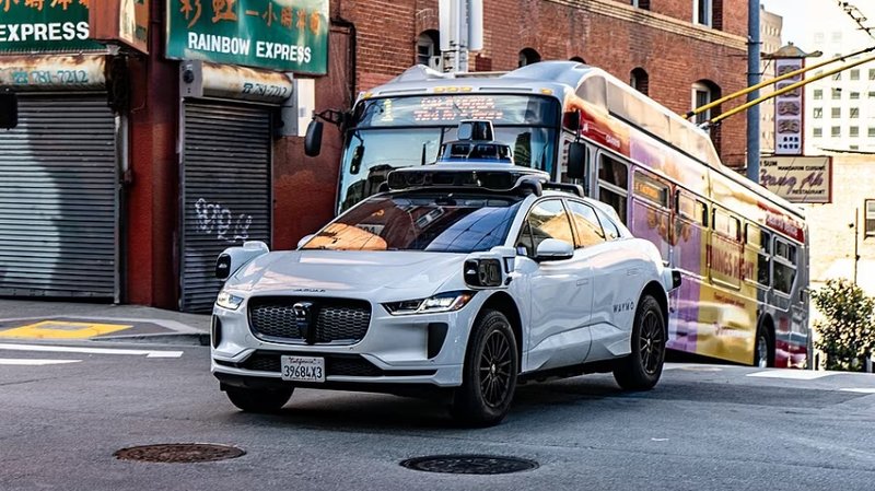 La lobby dei taxi ferma Waymo a New York: la politica blocca l’innovazione