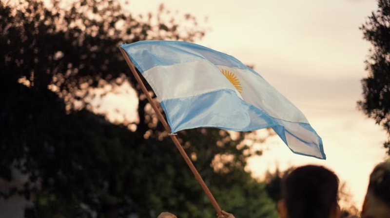 L’Argentina propone società gestite da AI, ma il fattore umano resta indispensabile