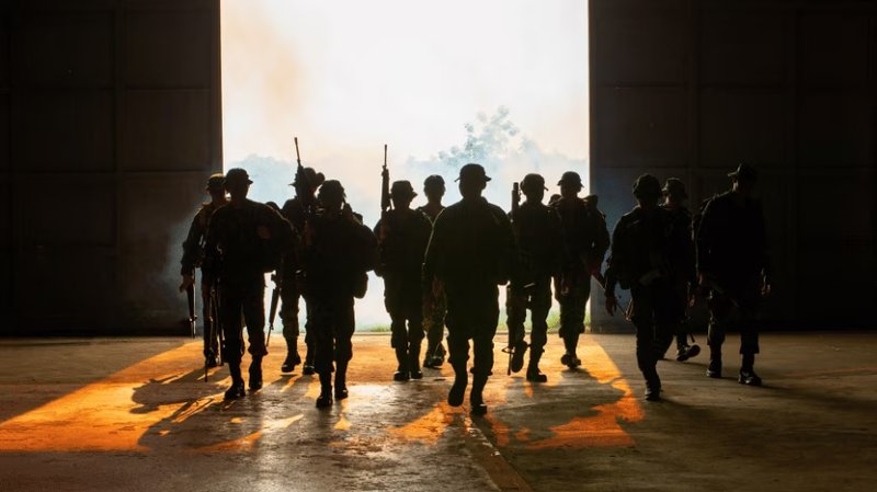 Regno Unito spende 2 miliardi di sterline per addestrare l’esercito con simulazioni di guerra AI