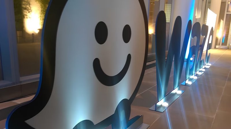 Waze si fa silenzioso: il tasto AI che zittisce il navigatore segna un cambio di rotta