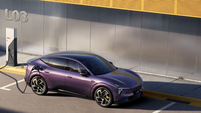 Xpeng L03 è la prima auto elettrica cinese con chip AI proprietari per la guida autonoma