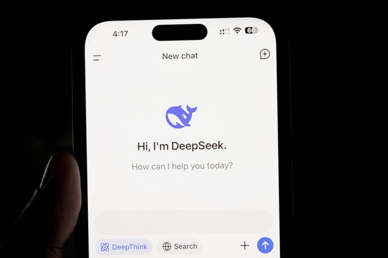DeepSeek aggira i limiti dei chip per addestrare modelli AI più grandi