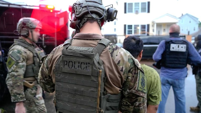 ELITE: l'app di Palantir usata da ICE per i raid mirati