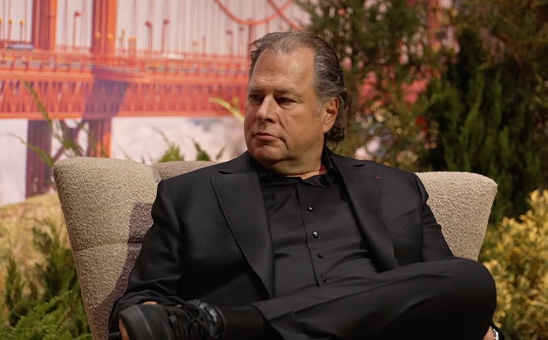Salesforce: battuta infelice del CEO sui controlli ICE