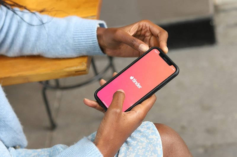 Tinder userà l'AI per analizzare le foto degli utenti