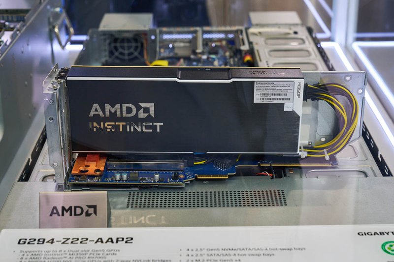MI350P, la scheda PCIe con HBM che dice molto sulla strategia AI di AMD