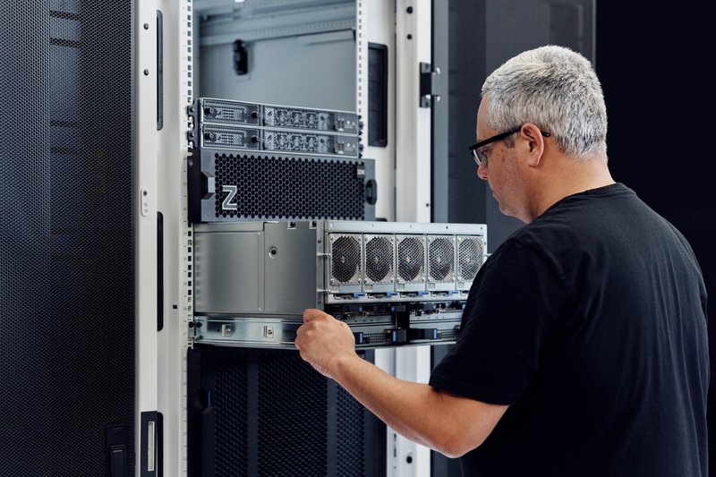 IBM spinge i mainframe on-premise con formati compatti LinuxONE Express e rackmount